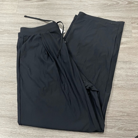 Uniqlo Pants - UNIQLO EXTRA STRETCH AIRism STRAIGHT WIDE PANTS BLACK LARGE
